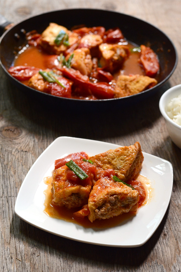 Fried, pork-stuffed tofu in a tomato sauce (Vietnamese Đậu Hũ Dồn Thịt Sốt Cà Chua) | HungryHuy.com