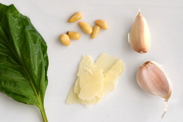 basil pesto ingredients