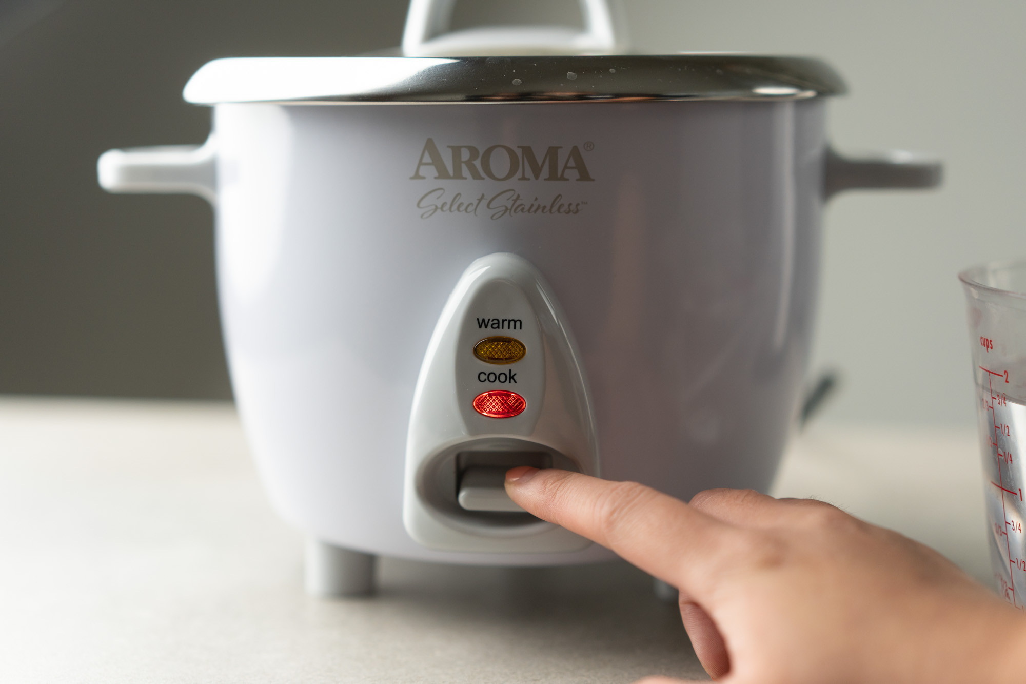 4 cups Aroma Rice cooker. 