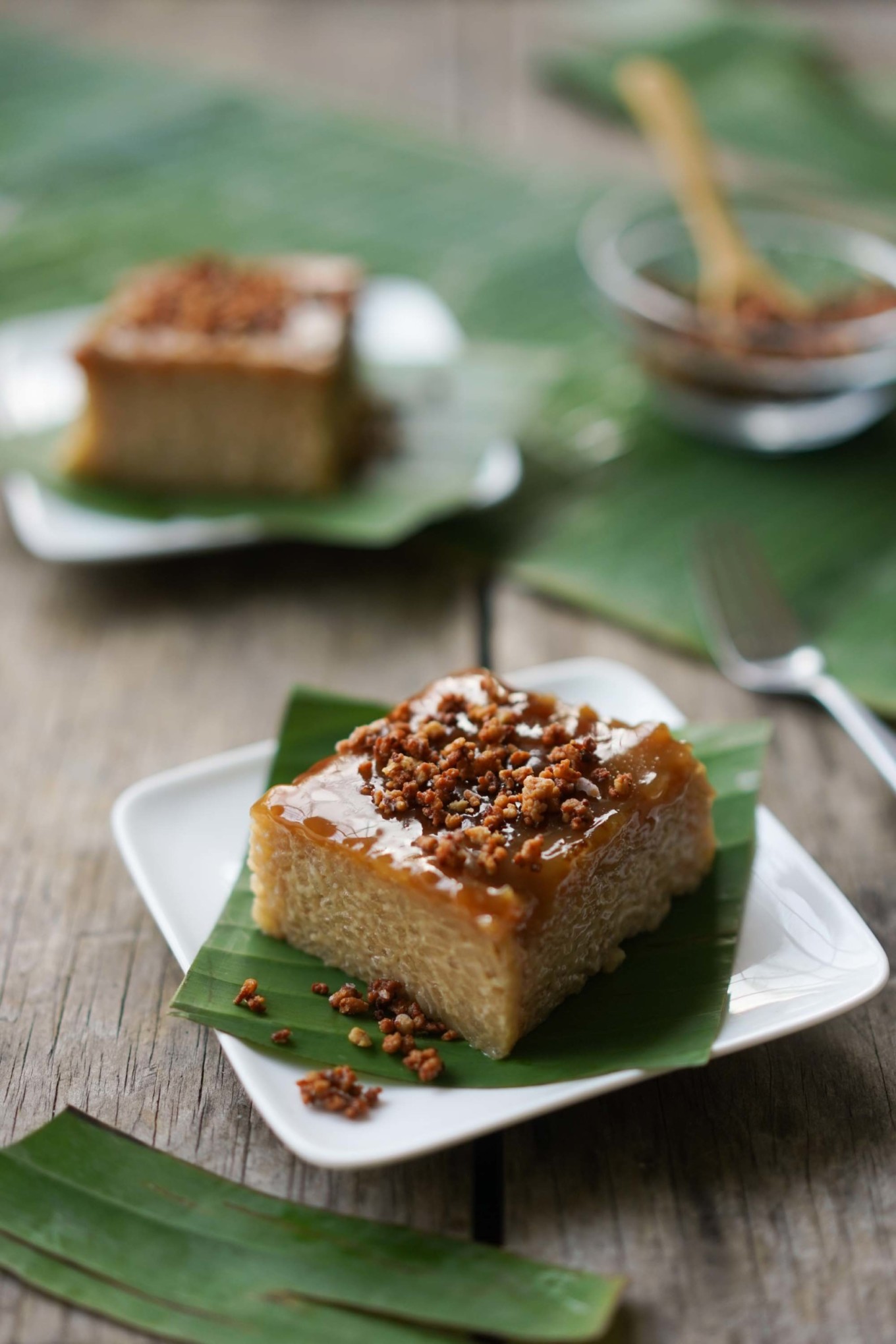 Biko (Filipino Sweet Rice Cake w/ Latik Topping) - Hungry Huy