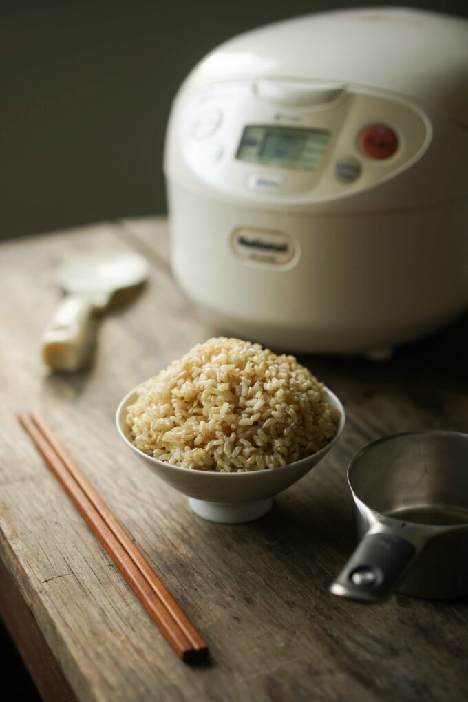 How To Cook Brown Rice In A Rice Cooker (Perfect & Fluffly Results!)