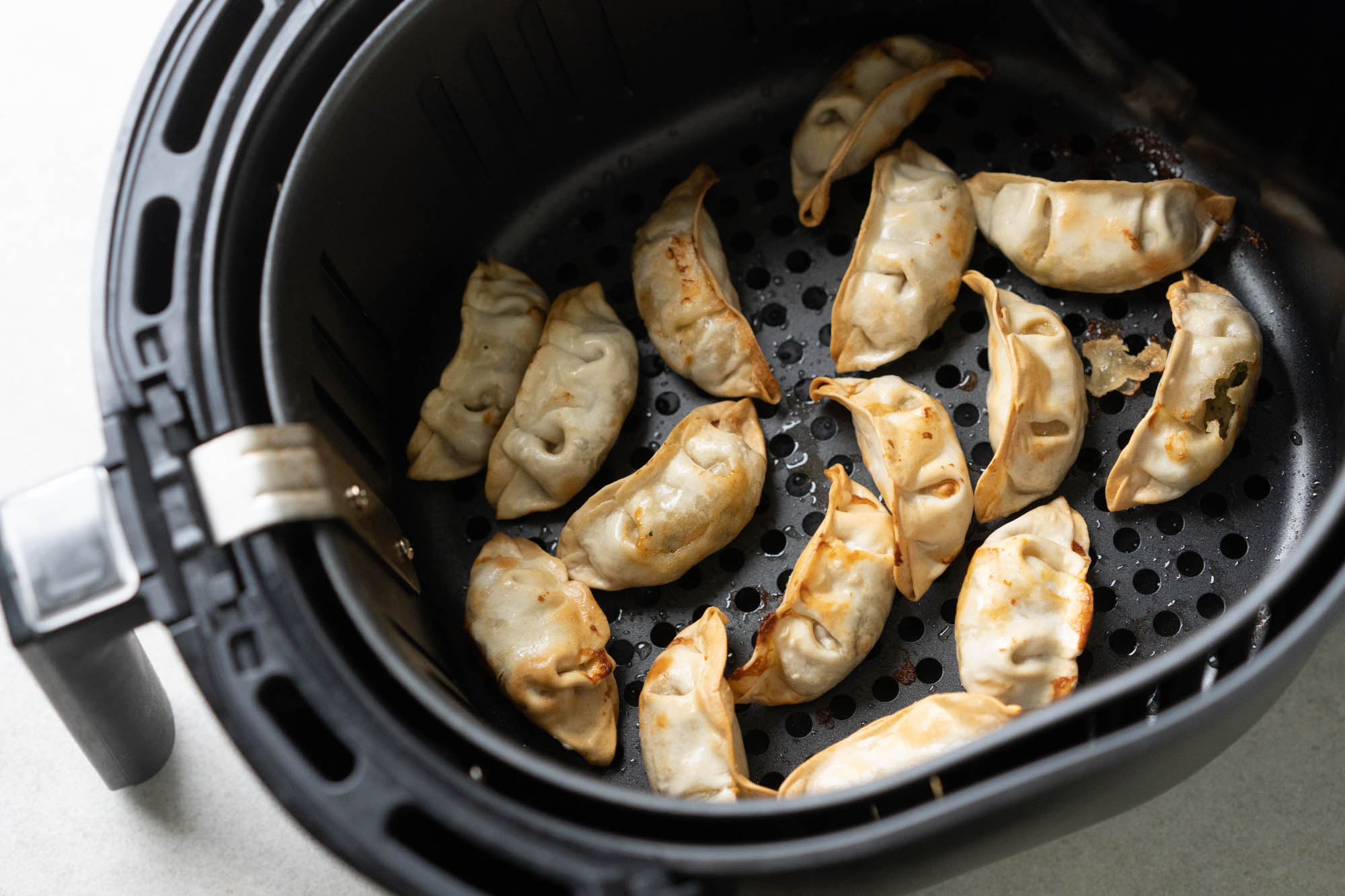 https://www.hungryhuy.com/wp-content/uploads/cooked-air-fryer-dumplings-1.jpg
