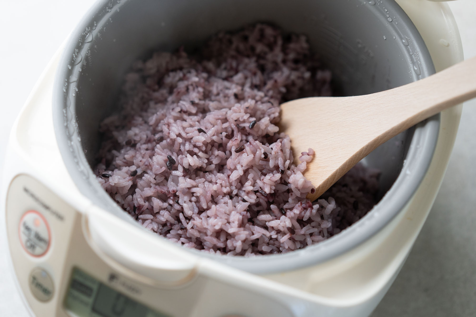 https://www.hungryhuy.com/wp-content/uploads/fluffing-korean-purple-rice.jpg