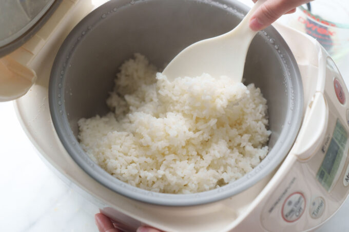 fluffed rice in rice cooker