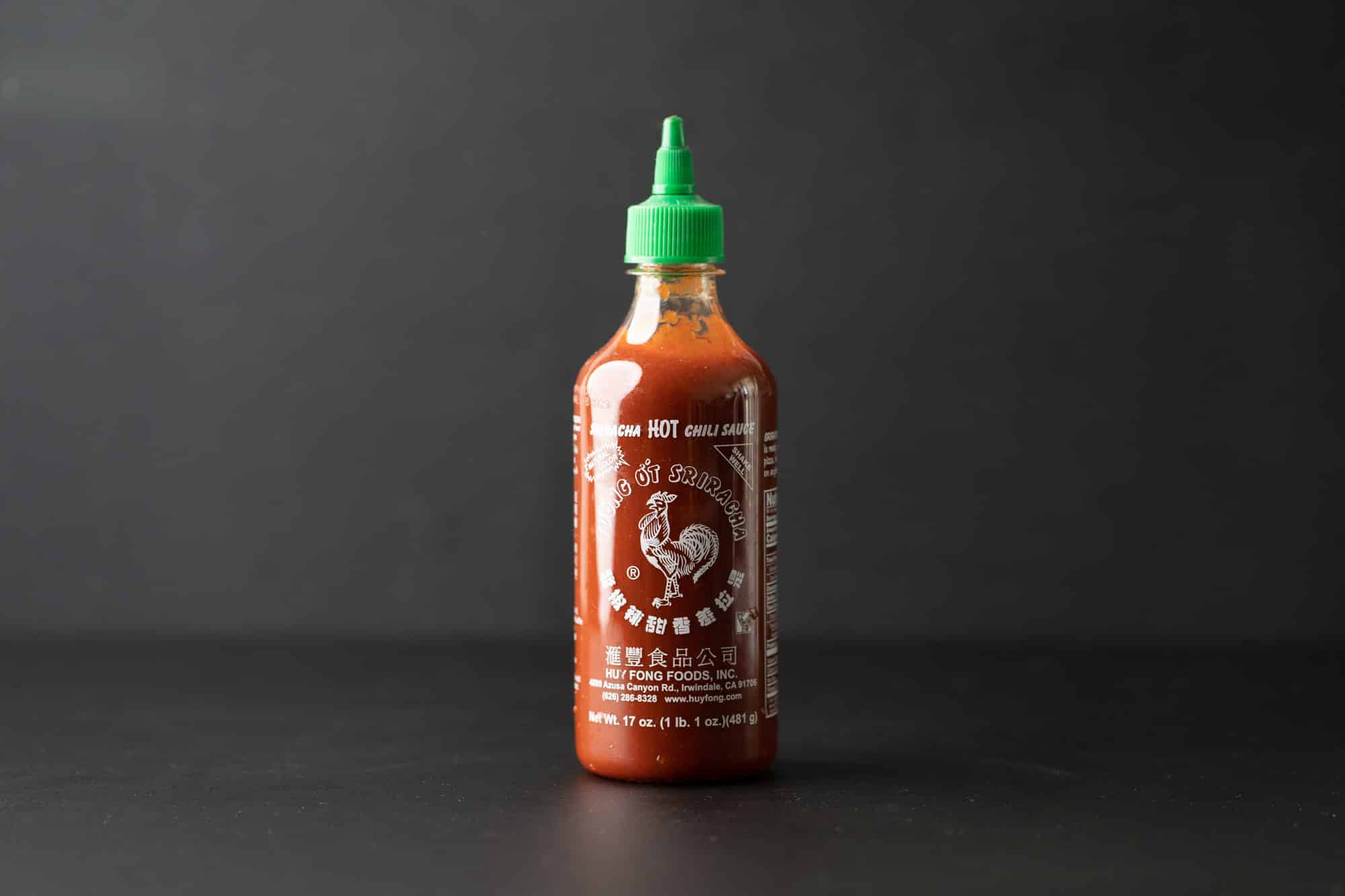 What Is Sriracha Sauce? What It's Made Of & How To Use It - Hungry Huy