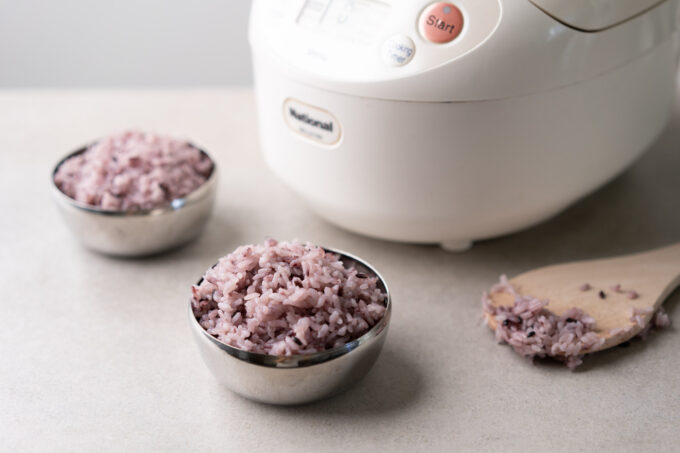 https://www.hungryhuy.com/wp-content/uploads/korean-purple-rice-bowls-680x453.jpg