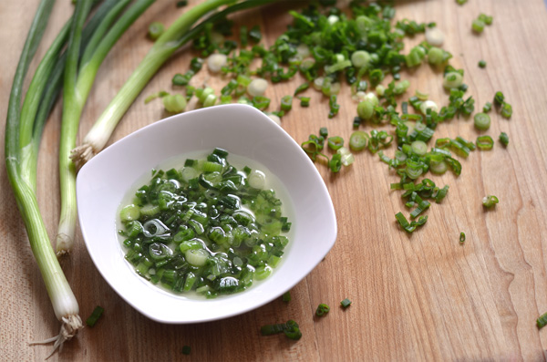 How to Cut Green Onions (Scallions), Recipe