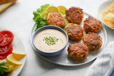 https://www.hungryhuy.com/wp-content/uploads/sauce-and-crab-cakes-395x263.jpg