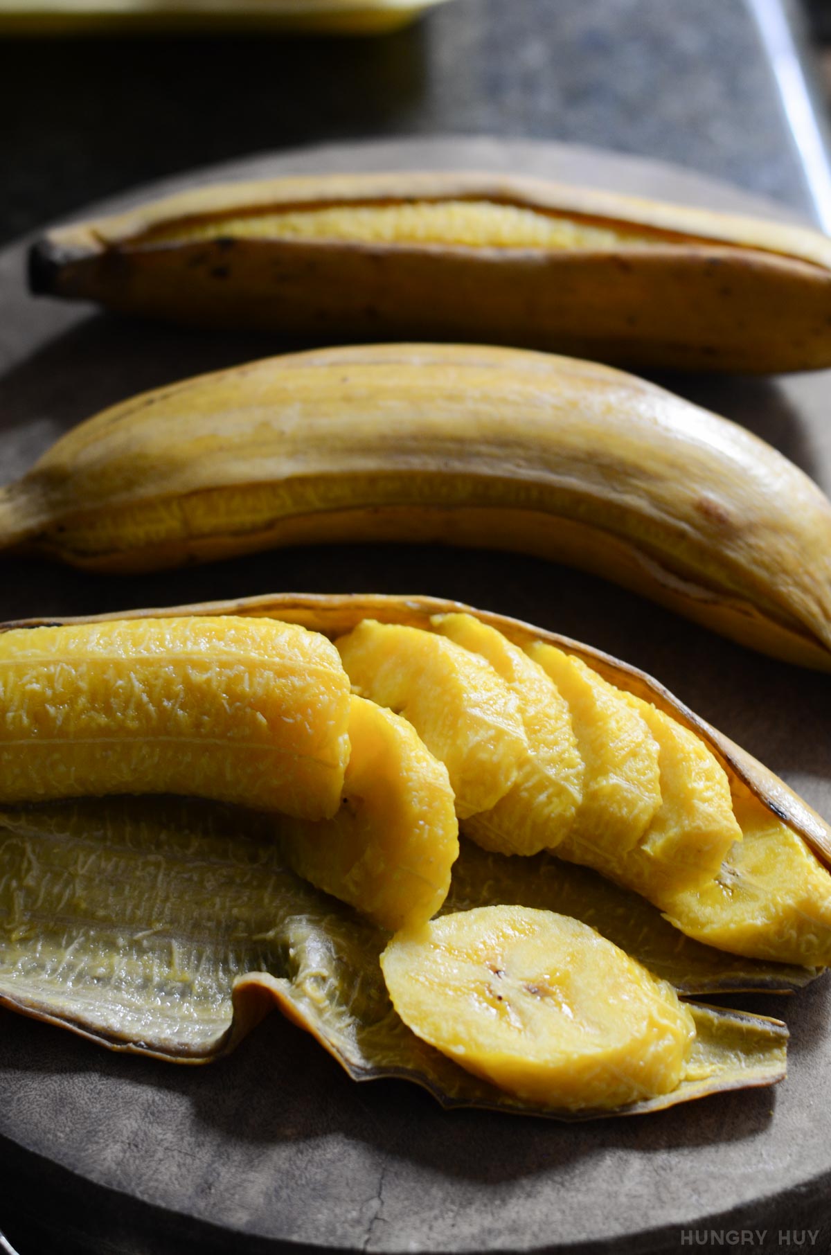 sliced plantains for che chuoi