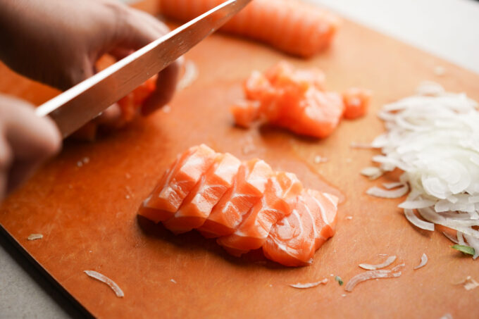 slicing salmon for poke