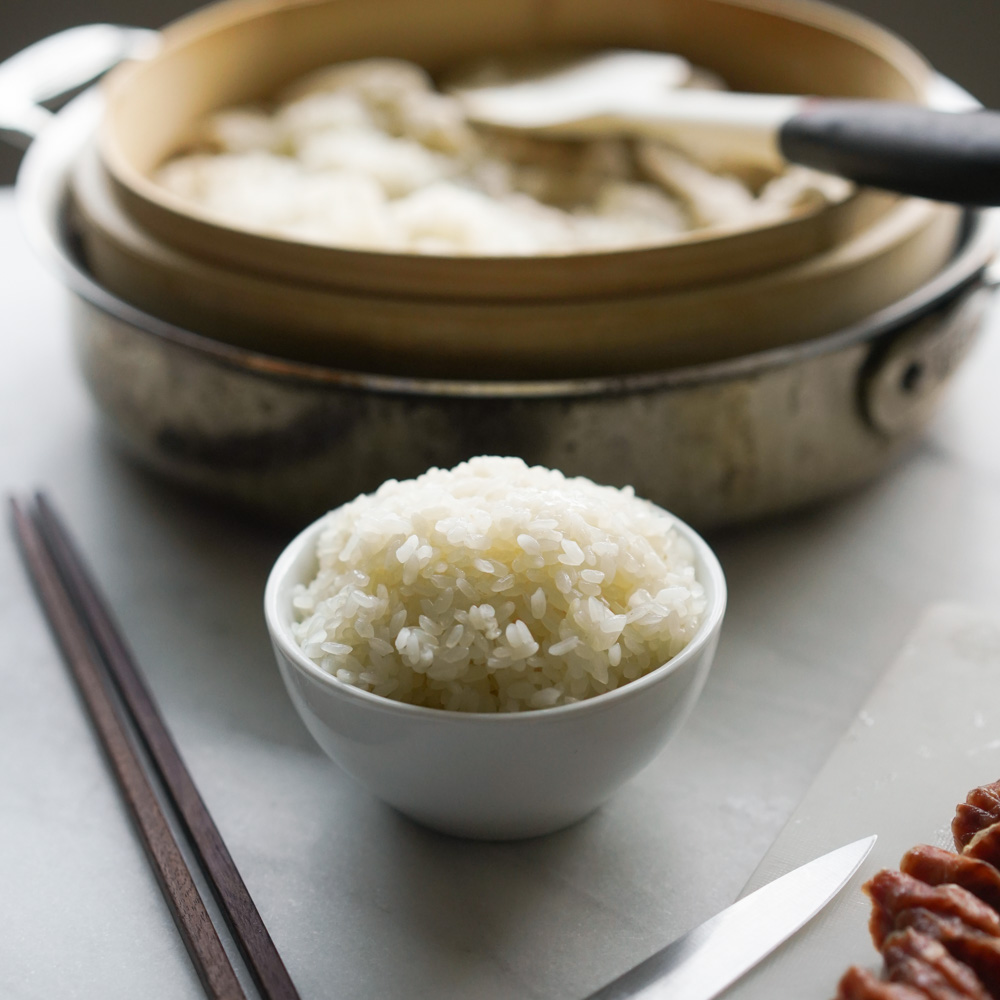 https://www.hungryhuy.com/wp-content/uploads/steamed-sticky-rice-sq.jpg