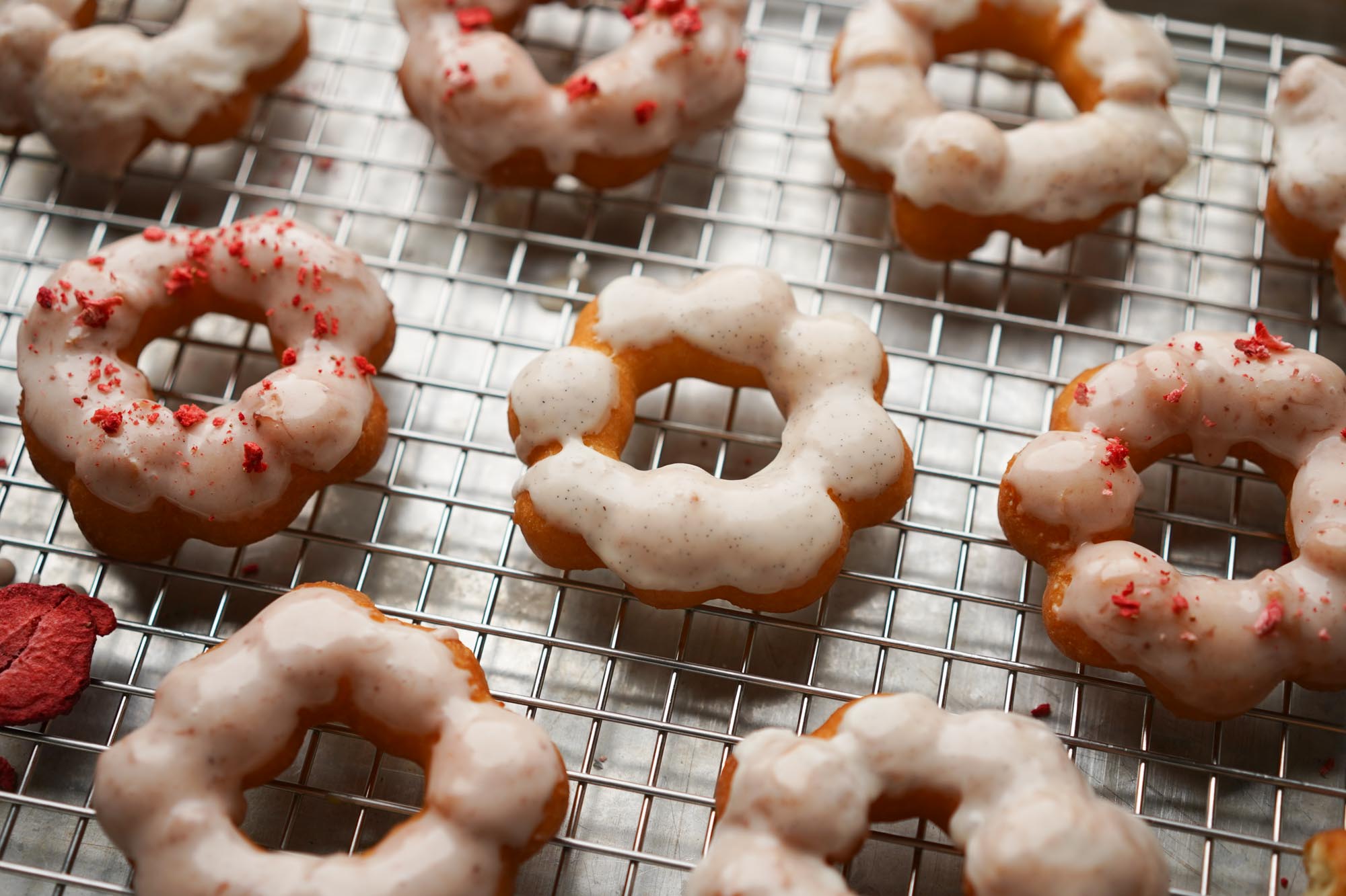 Mochi Donut Recipe Crispy Chewy Pon De Ring Donuts Hungry Huy