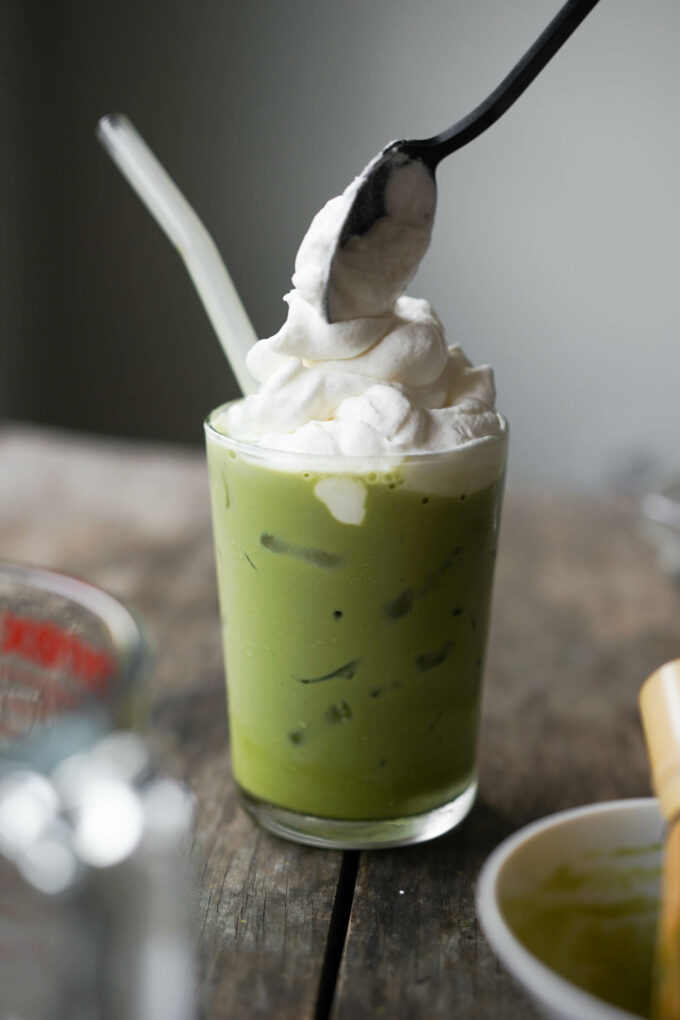 Iced Matcha Green Tea Latte (Quick & Easy!) - Hungry Huy